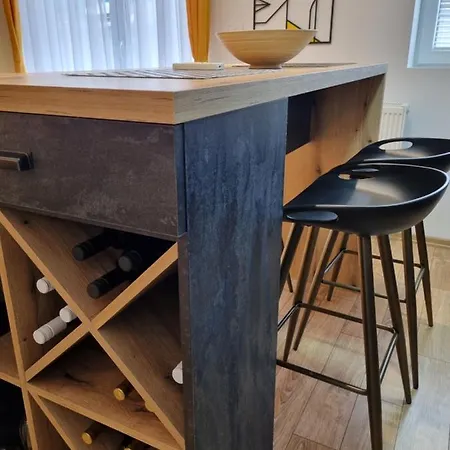 Lovely 1-bedroom Unit With Free Parking Apartment